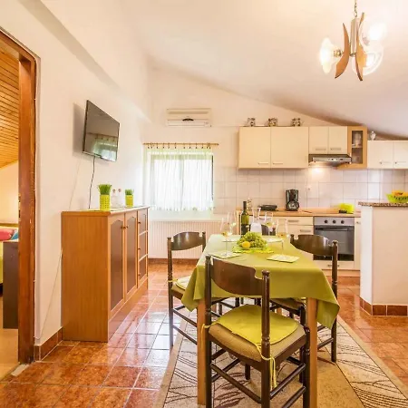 In - Insel Krk 13622 * فربنيك